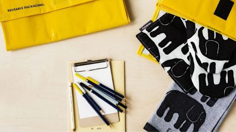 Sacs jaunes pochettes motif éléphant crayons carnet de note