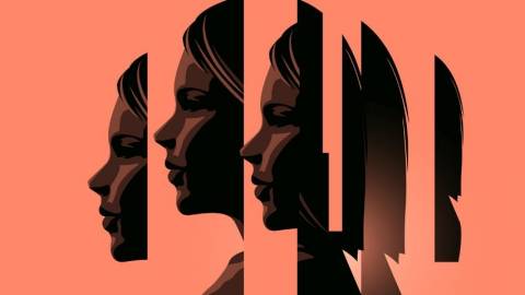 Illustration du visage d'une femme découpée en plusieurs morceaux sur fond orange