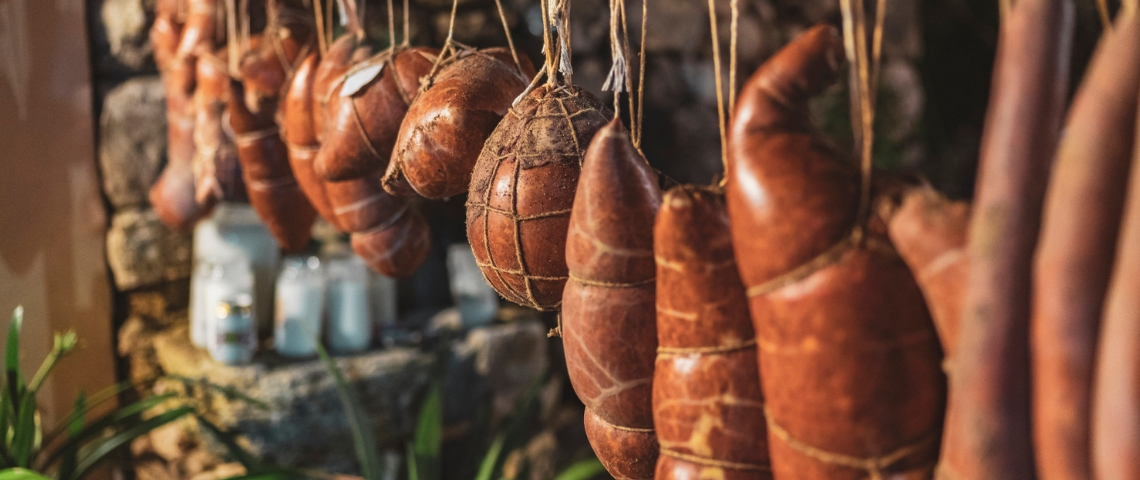 Les nitrites dans la charcuterie sont cancérigènes Un étal de charcuterie