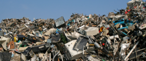 Décharge d'ordinateurs à ciel ouvert