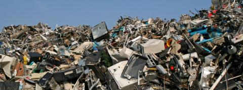 En France, on perçoit le numérique comme une menace pour la planète Décharge d'ordinateurs à ciel ouvert
