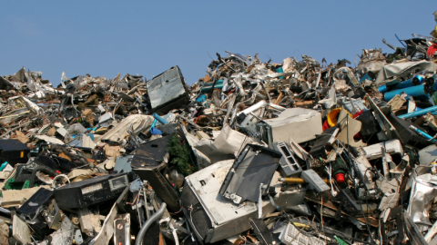 Décharge d'ordinateurs à ciel ouvert
