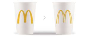 deux logos mcdo sur des gobelets