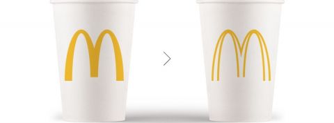 Design et créa pub : « la nouvelle décennie sera marquée par l’éco-conception » deux logos mcdo sur des gobelets