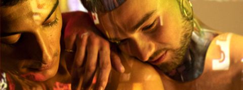 74% des Français ont le sentiment de vivre en pleine science-fiction deux hommes en couple