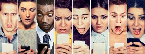 Dans l'indignation générale une série de visage grimaçant qui regardent un smartphone