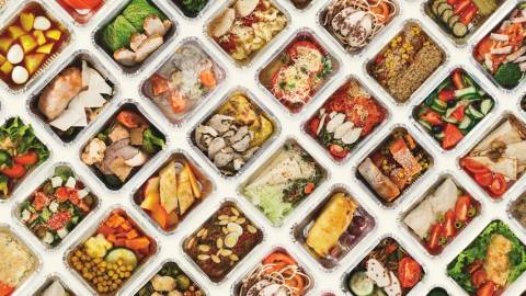 Rangées de plats à emporter
