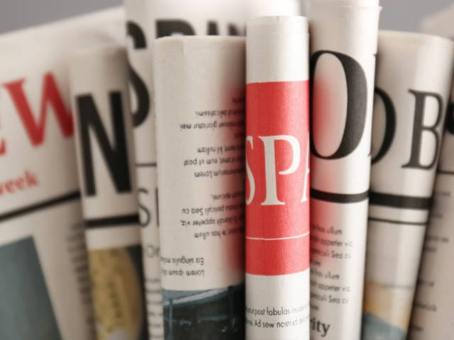 Une liasse de journeaux