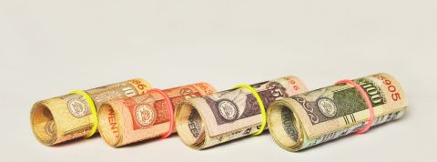 Pourquoi comptables et services financiers vont devoir changer leur manière de compter rouleaux de billets de pays différents