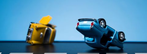 Pourquoi appliquer nos préférences morales aux voitures autonomes n'est pas une bonne idée Petites voitures simulent un accident de la route