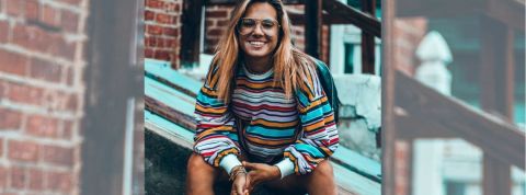 La VSCO Girl existe-t-elle vraiment ? Une adolescente sur les toits