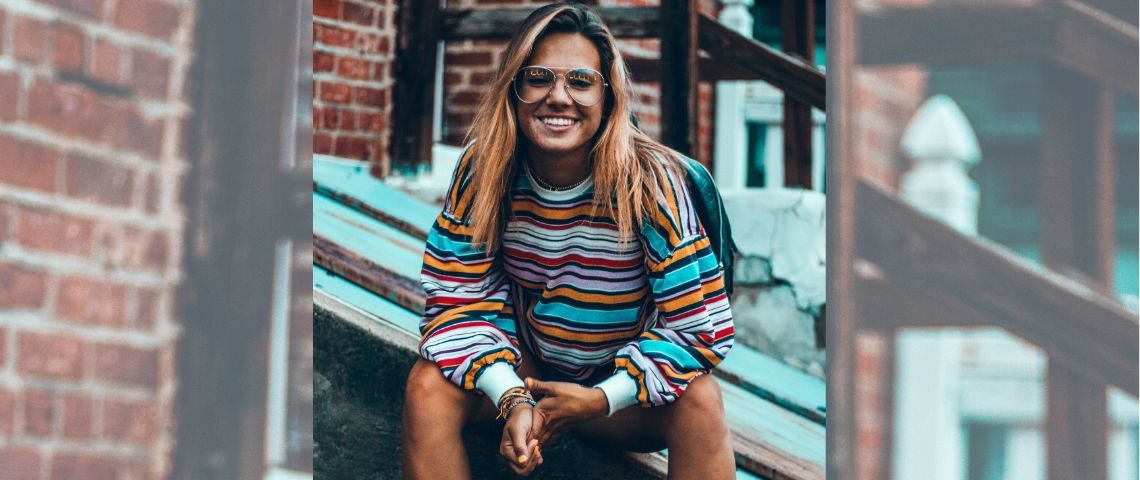 La VSCO Girl existe-t-elle vraiment ? Une adolescente sur les toits
