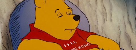 Winnie l'Ourson interdit de TikTok une image de Winnie l'ourson avec la phrase - Free Hong Kong - sur le tshirt