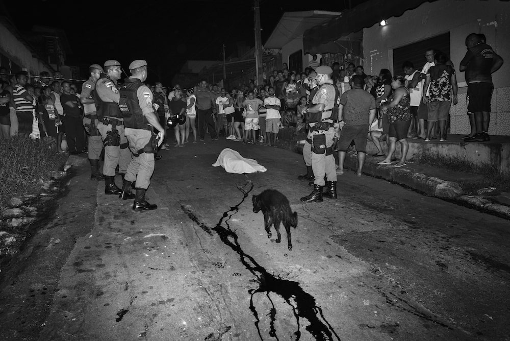 un cadavre dans la rue