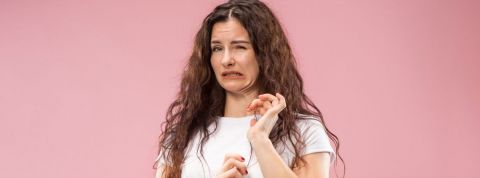 Banques d’images : les créatifs craignent la polémique en choisissant leurs images une femme semble avoir peur