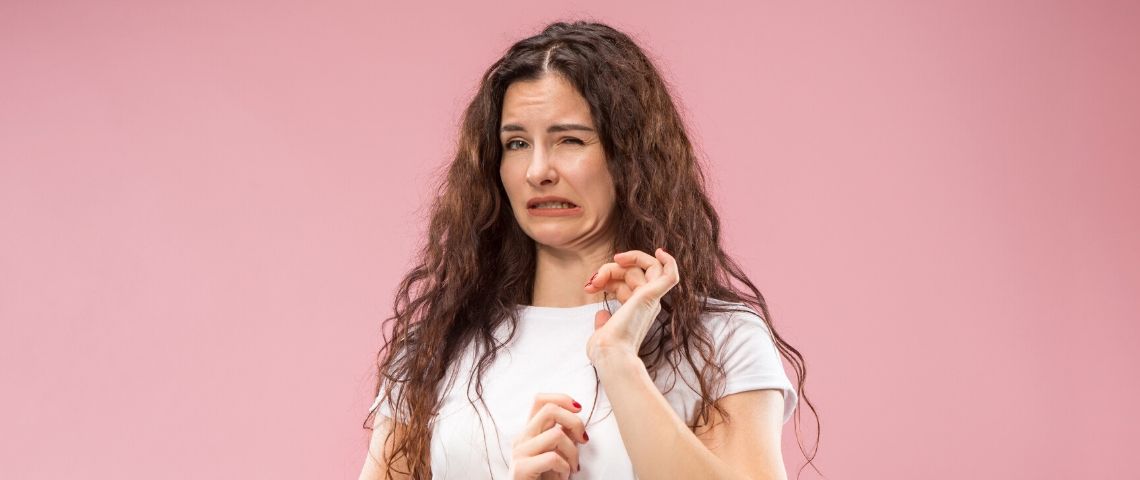 Banques d’images : les créatifs craignent la polémique en choisissant leurs images une femme semble avoir peur