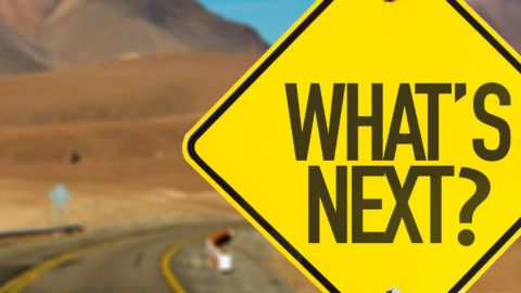 Un panneau  - what's next -  sur la route aux Etats-Unis