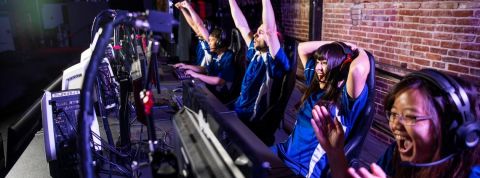 L’Esport est-il un sport comme les autres ? Une équipe esport explose de joie après une victoire