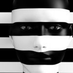 Un visage peint en noir et blanc sur fond noir et blanc