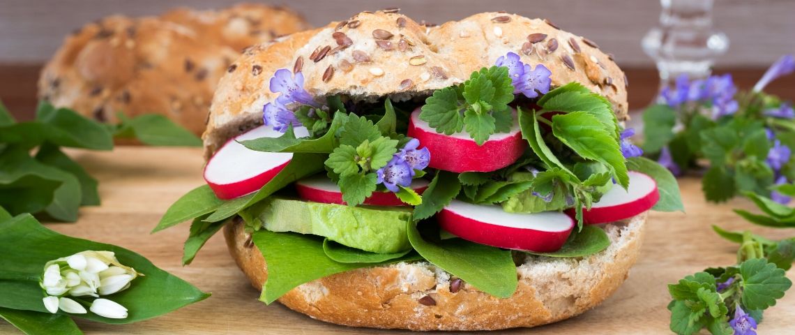 L'alimentation du futur selon Foodchéri Un burger avec des fleurs dedans
