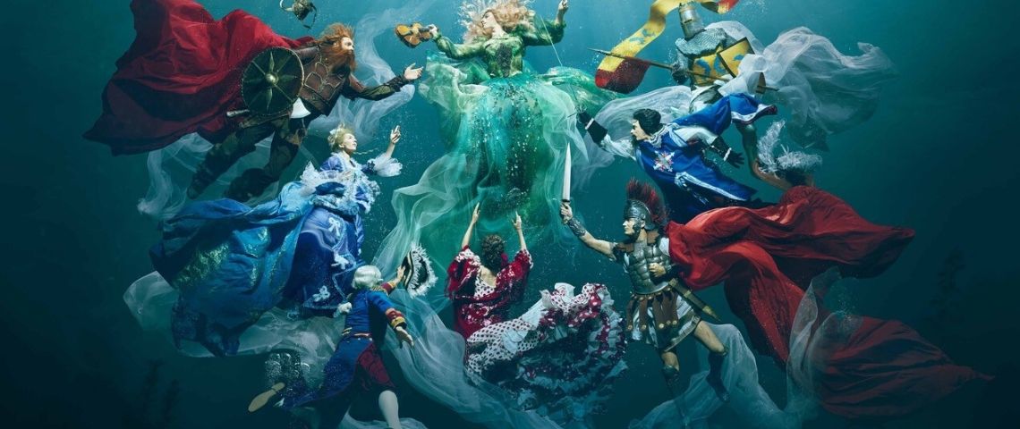 Le Puy du Fou annonce sa nouvelel création originale - les Noces de feu - avec un visuel spéctaculaire Photo de noces sous l'eau