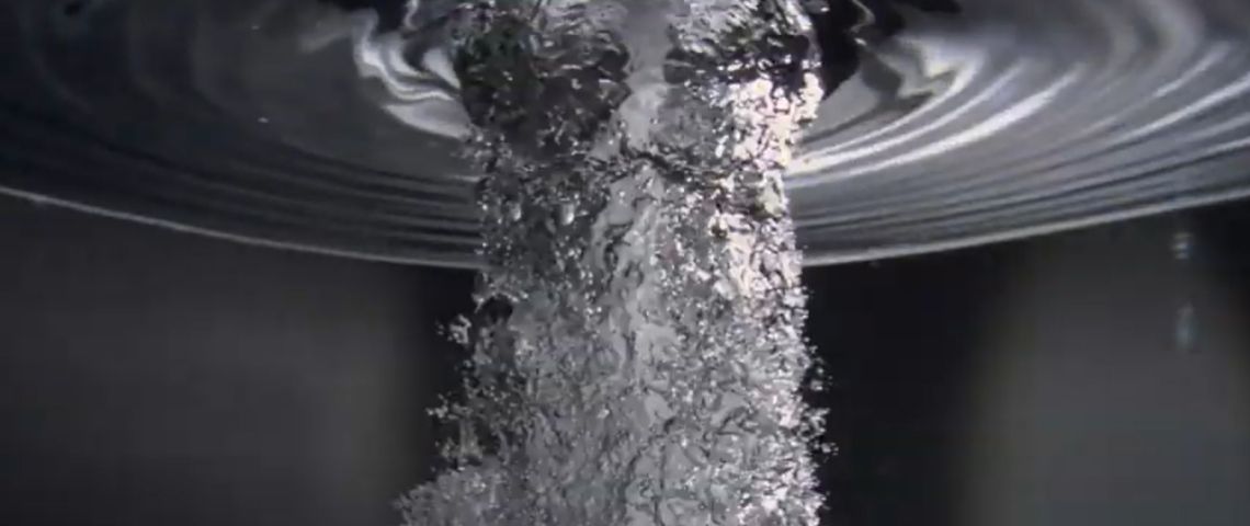 La dernière campagne de Sodastream invite les français à réduire leurs déchets plastiques Tourbillon d'eau
