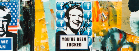 Facebook ne luttera pas contre la désinformation. Le visage en noir et blanc de Mark Zuckerberg sur un mur taggé