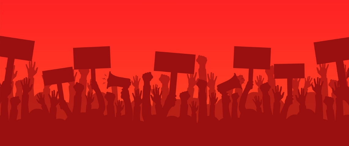 des silhouette de gens en manifestation
