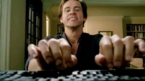 jim carrey tapant sur un clavier