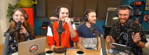 Les nouveaux formats de 2020 Des youtubeur autours d'une table qui font du live