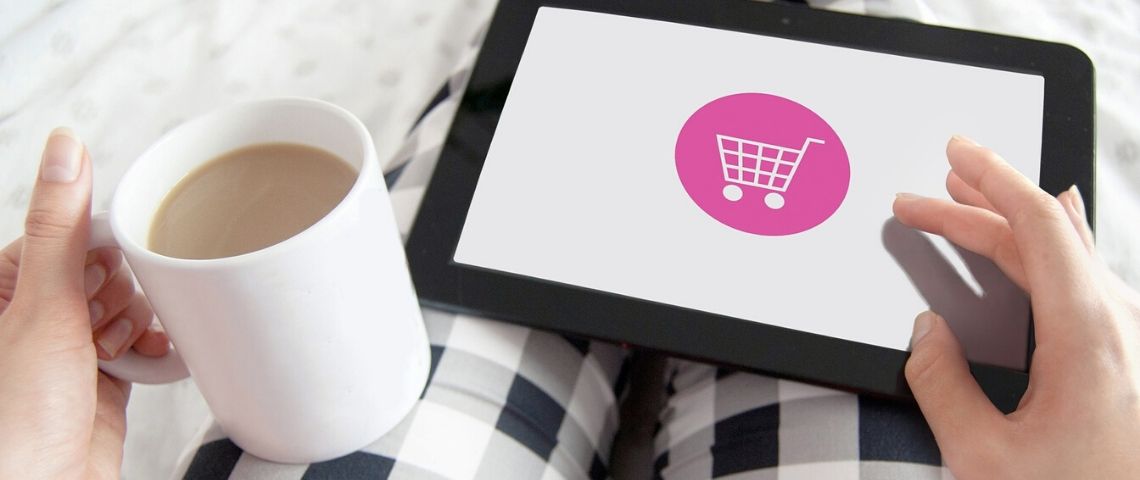 ManoMano annonce une levée de fonds de 125 millions d’euros et fait entrer un fonds singapourien à son capital Tablette avec un caddie représentant les sites e-commerce