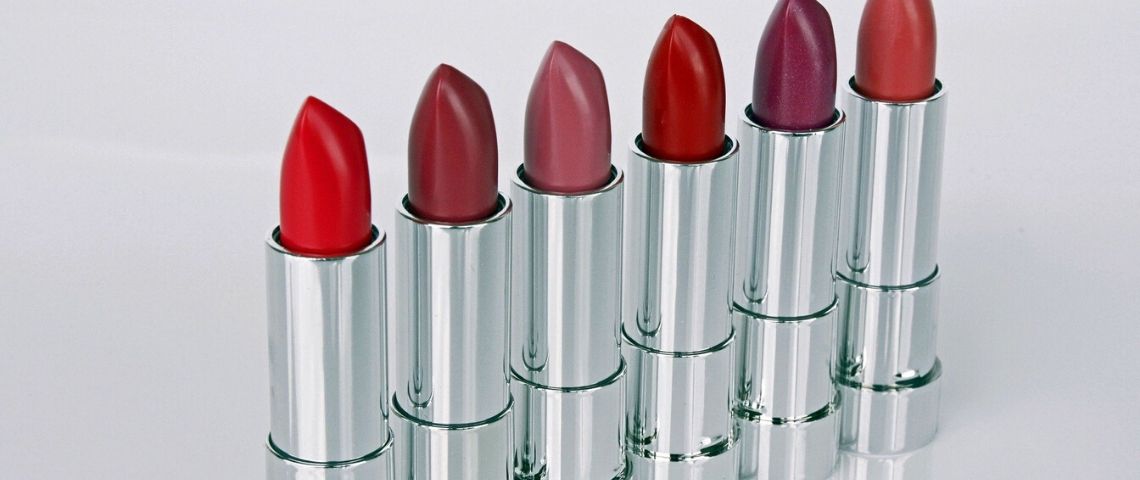 Pinterest lance une nouvelle fonctionnalité qui va permettre à ses utilisateurs d'essayez et d'achetez des rouges à lèvres grâce à la réalité augmentée Rouges à lèvres de différentes couleurs