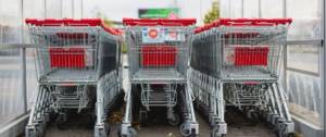 Des chariots de supermarché