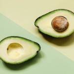 Un avocat coupé en deux