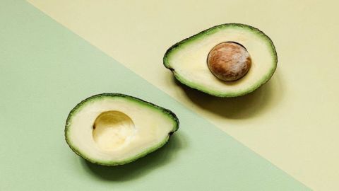 Un avocat coupé en deux