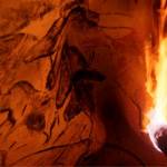 un mur de grotte avec des peintures