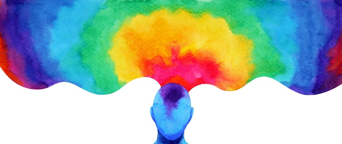 Comment booster votre mémoire ? Dessin d'une tête multicolore