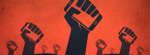 la guerre de l'information a commencé Une affiche de propagande montrant des mains tenants des portables