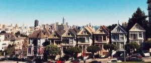 Des maisons devant un parc à San Francisco