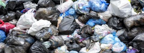 Faut-il une grève des éboueurs pour qu'on se mette enfin au zéro déchets ? Des sacs poubelles