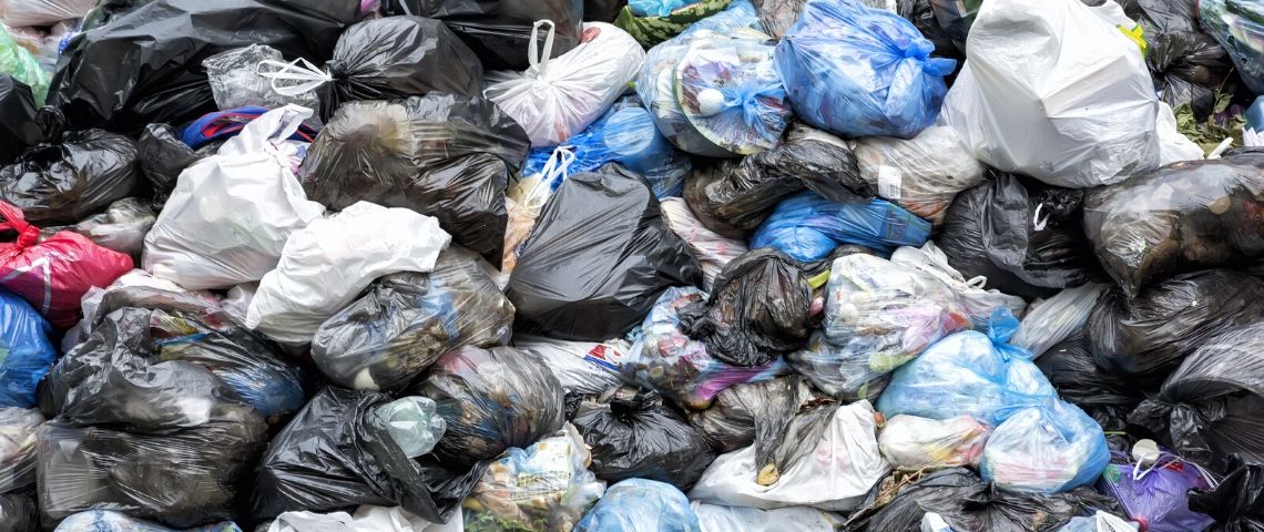 Faut-il une grève des éboueurs pour qu'on se mette enfin au zéro déchets ? Des sacs poubelles