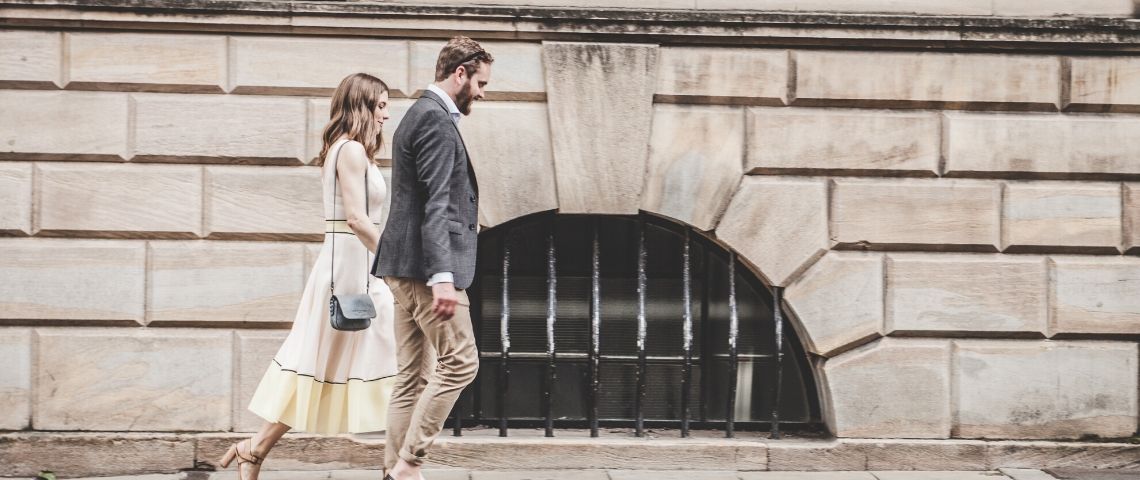 L'application WeWard remunère ses usagers en proportion de leurs pas Couple marchant