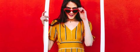 De l'eldorado au far west, quelle direction pour l'influence ? Une influenceuse en séance photo