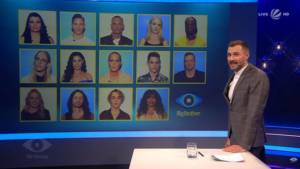 le présentateur de l'émission de télé-réalité allemande Big Brother sur le plateau