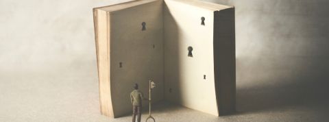 C'est la première fois que nous racontons un confinement à échelle globale. un livre ouvert avec des serrure et une personne qui a la clé