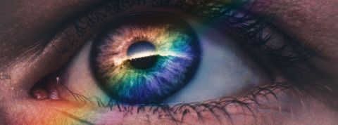 Entre fascination et tendance de fond, faut-il légaliser le microdosing ? oeil arc en ciel