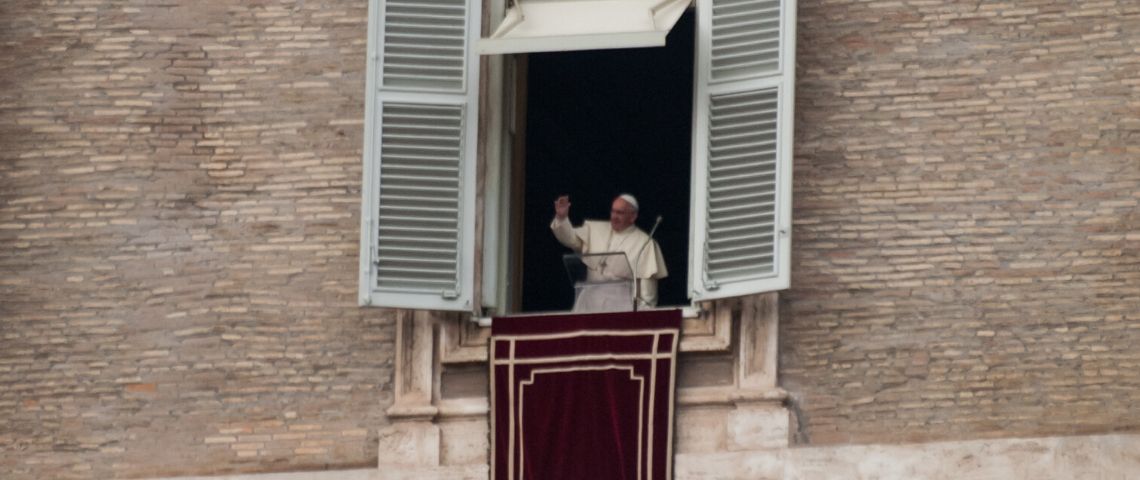 Top des réactions Twitter après que le Pape ait demandé au Seigneur d’arrêter l’épidémie… avec sa main Le Pape François au Vatican