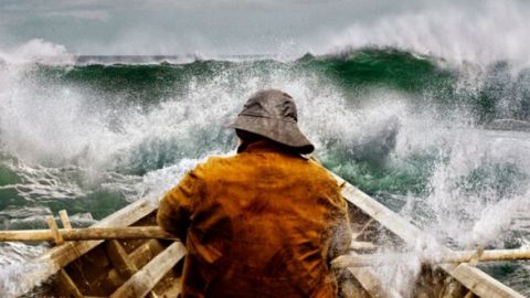 Marin pris dans la tempete