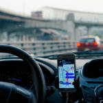 Un chauffeur de VTC dans une voiture