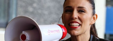 Jacinda Ardern modèle dans la gestion des crises Jacinda Ardern, parti travailliste néo-zélandais à l'Université d'Auckland Quad le 1er septembre 2017.